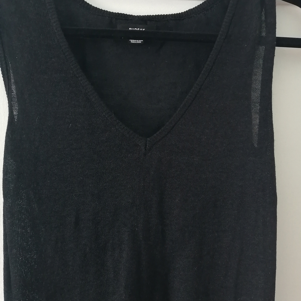 RUDSAK Elegant Black Sleeveless Midi Dress - Picture 4 of 9